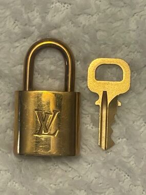 🔒 Louis Vuitton Padlock Size One Model Lock & Key #438 – Authentic Preloved 🔑✨
